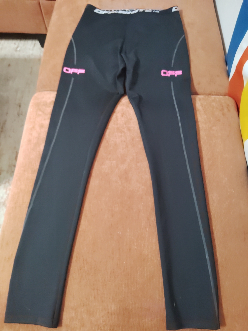 Off-White Black Leggings with Pink OFF Logos!! 🖤🩷 - Picture 5 of 13